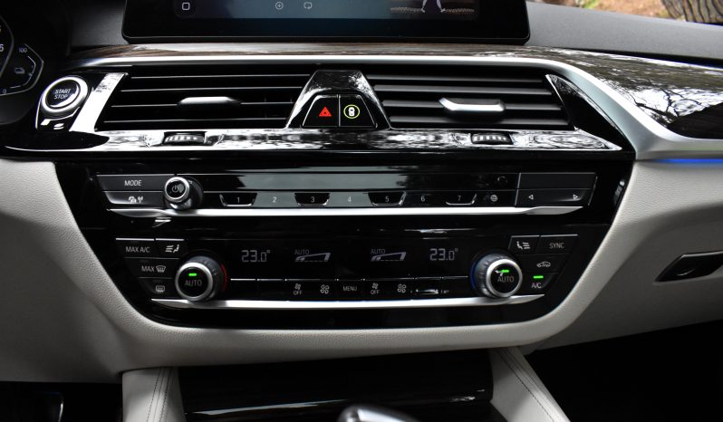 Bmw 530 2021 e-M PACKET-OΡΟΦΗ-CARBON SCHWARTZ-PLUG IN HYBRID full