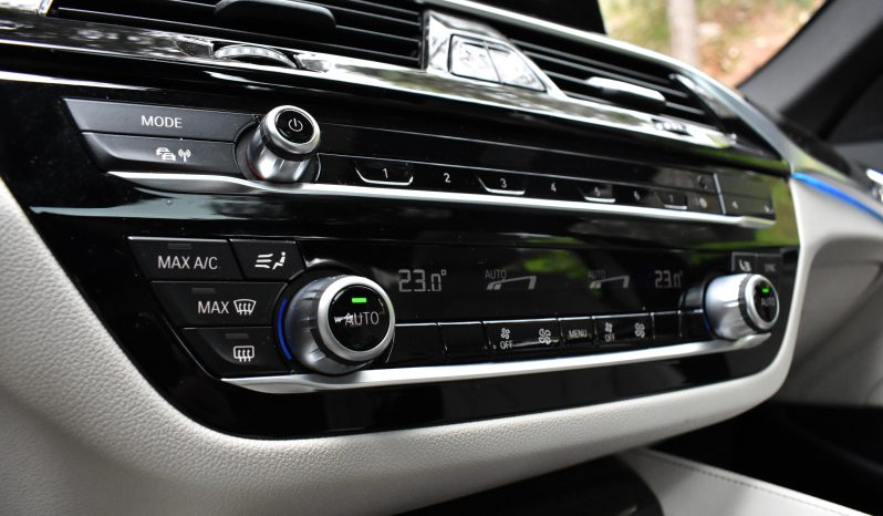 Bmw 530 2021 e-M PACKET-OΡΟΦΗ-CARBON SCHWARTZ-PLUG IN HYBRID full