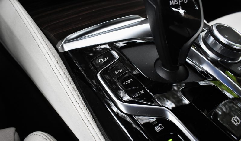 Bmw 530 2021 e-M PACKET-OΡΟΦΗ-CARBON SCHWARTZ-PLUG IN HYBRID full