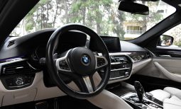 Bmw 530 2021 e-M PACKET-OΡΟΦΗ-CARBON SCHWARTZ-PLUG IN HYBRID full