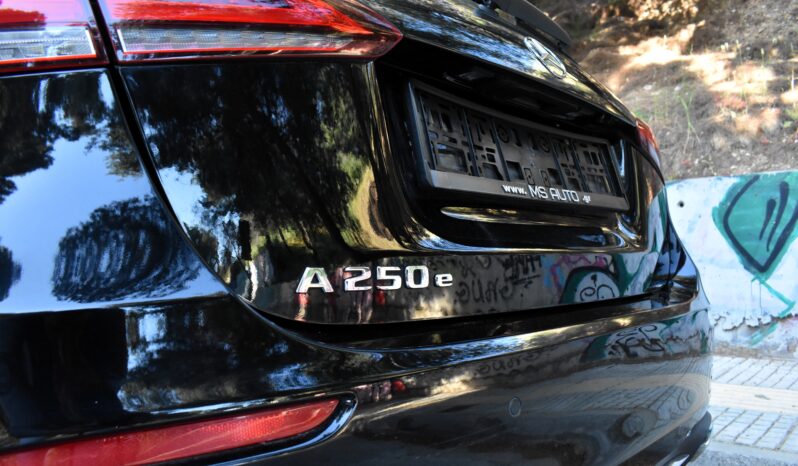Mercedes-Benz A 250 2022 e-PLUG IN HYBRID-PROGRESSIVE-8 G DCT full